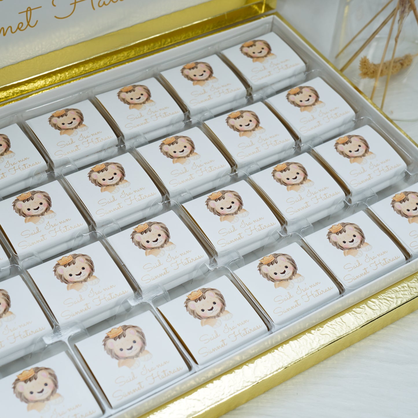 Schokobox Personalisiert - Babylöwe & Krone