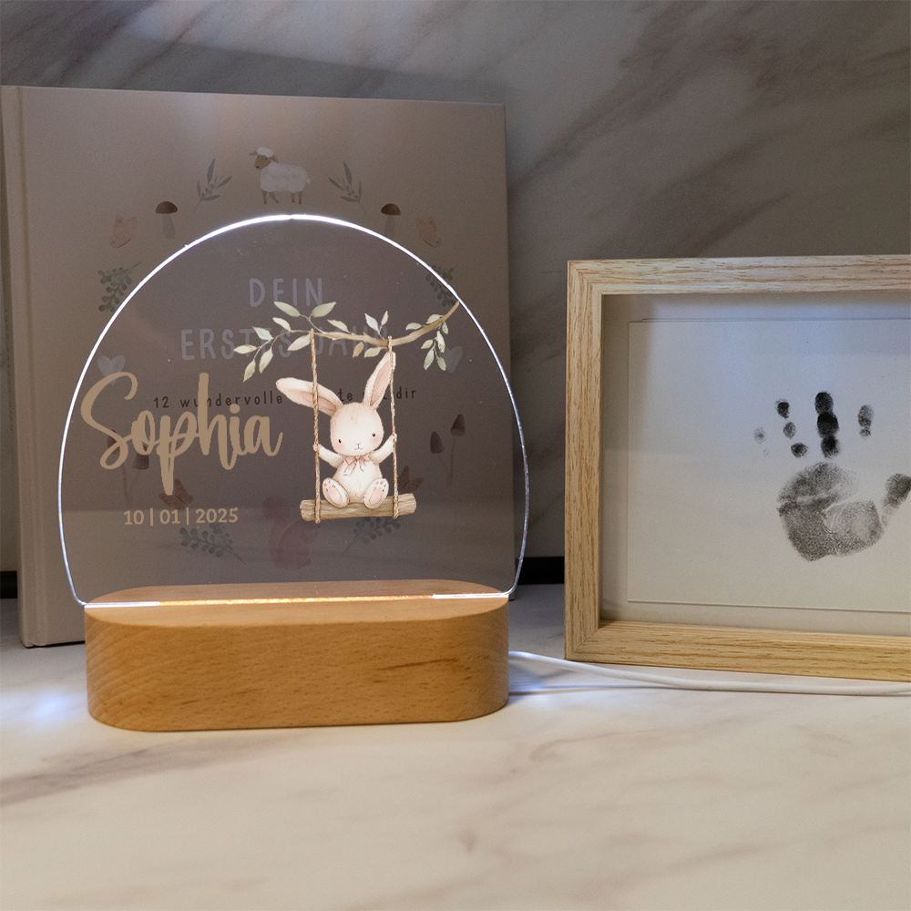 Personalisierte Nachtlampe LED - Hase auf Schaukel