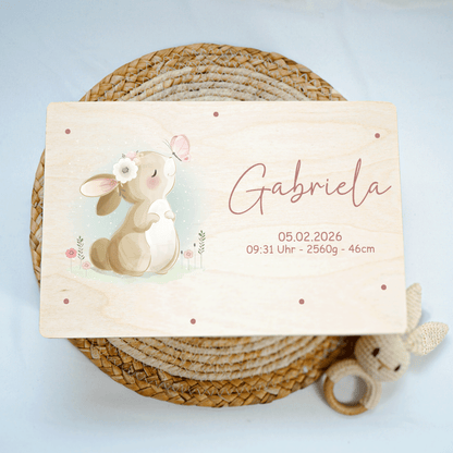 Personalisierte Erinnerungskiste - Hase & Schmetterling