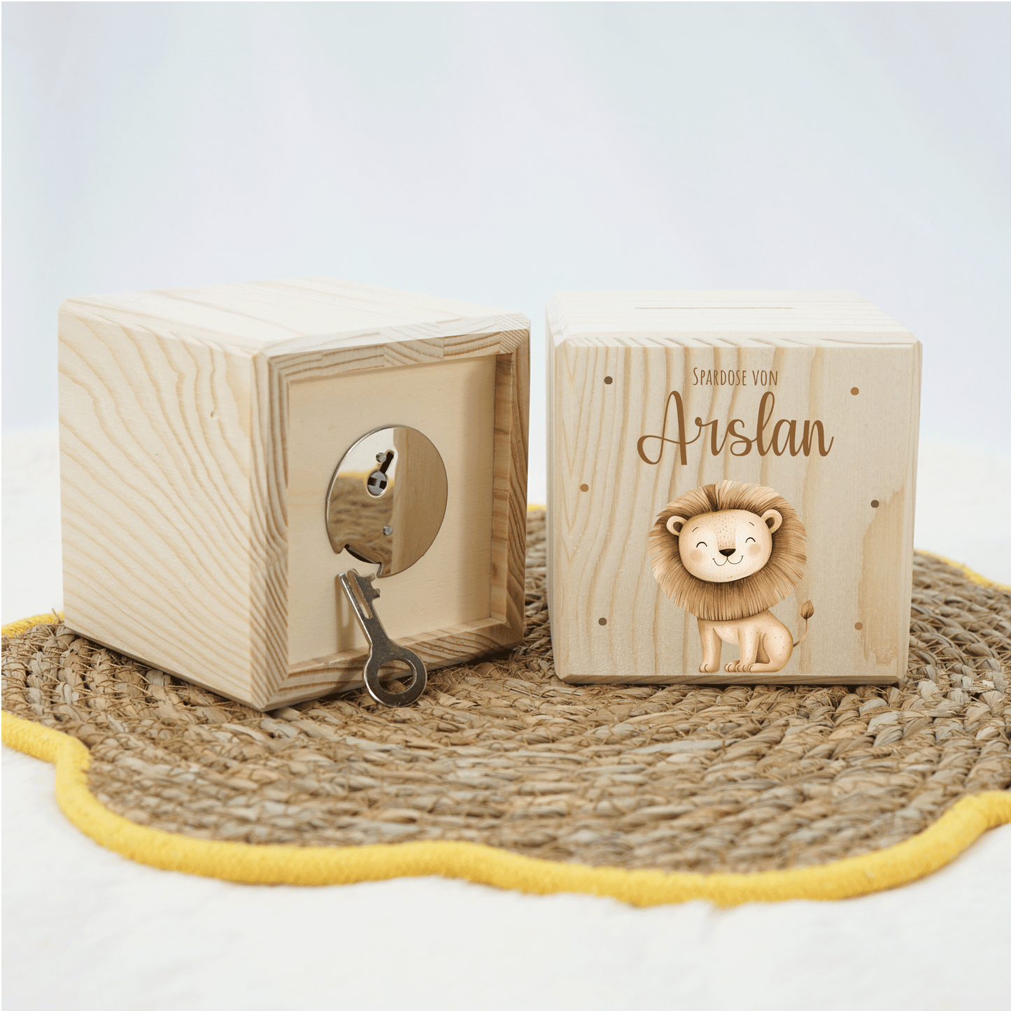 Personalisierte Spardose aus Holz - Löwe