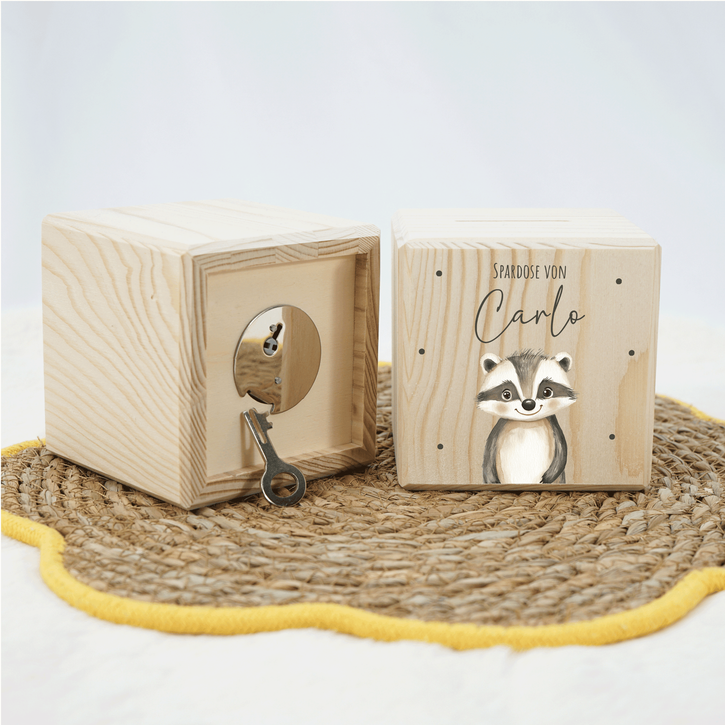 Personalisierte Spardose aus Holz - Waschbär