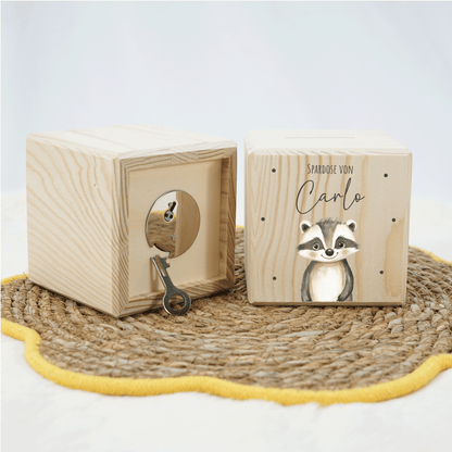 Personalisierte Spardose aus Holz - Waschbär